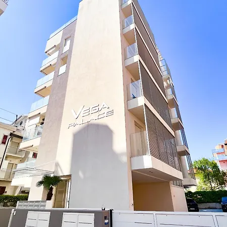 Vega Palace - Piscina Vista Mare In Attico, A Pochi Passi Dal Mare Apartman *