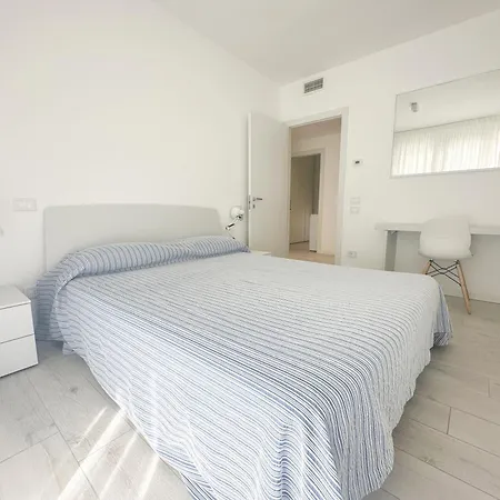 Vega Palace - Piscina Vista Mare In Attico, A Pochi Passi Dal Mare Apartman Lido di Jesolo